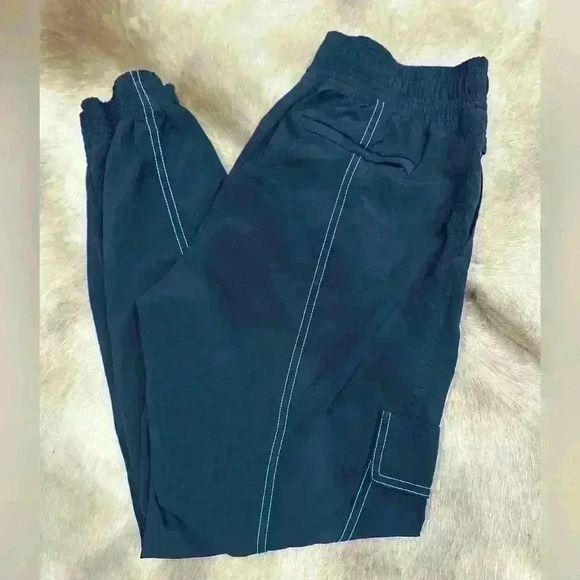 Athleta Chelsea Utility Jogger Size 2 Lightweight Pants Zipper Snap Pocket - Picture 6 of 6